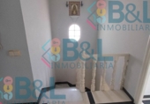 Отдельно стоящий дом с участком на продажу в городе Punta Umbría. Фото