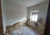 Дом с участком на продажу в городе Касерес. Фото