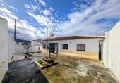 Дом с участком на продажу в городе Motril. Фото