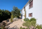 Chalet independiente con terreno en venta en Loja ref: TR183047 foto