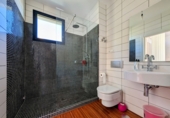 Chalet independiente con terreno en venta en Loja ref: TR254312 foto