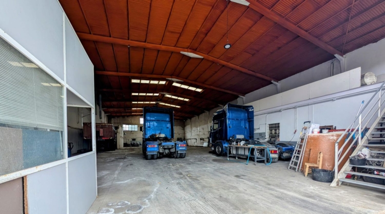 Granada - Loja - 1000m2