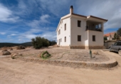 Chalet independiente con terreno en venta en Loja ref: TR257124 foto
