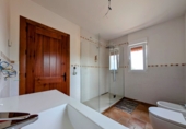 Chalet independiente con terreno en venta en Loja ref: TR257124 foto
