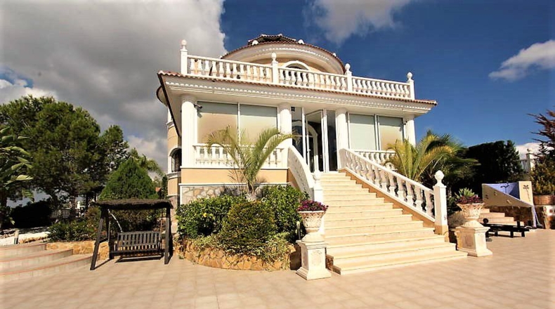 Alicante - Urbanización Doña Pepa - 1570m2