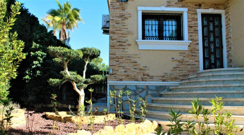 Alicante - Urbanización Doña Pepa - 1570m2