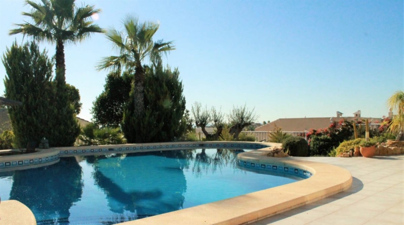 Alicante - Urbanización Doña Pepa - 1570m2