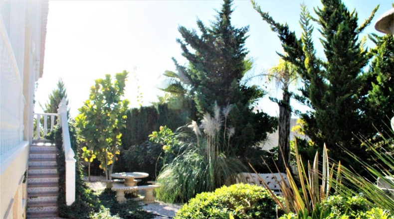 Alicante - Urbanización Doña Pepa - 1570m2