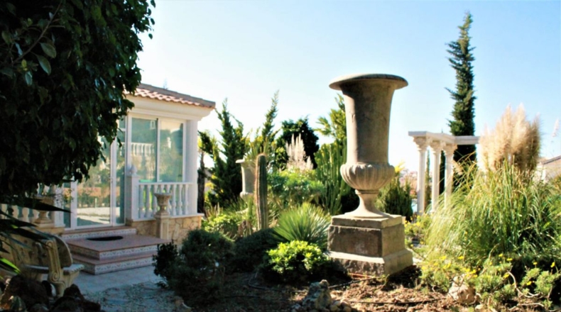 Alicante - Urbanización Doña Pepa - 1570m2