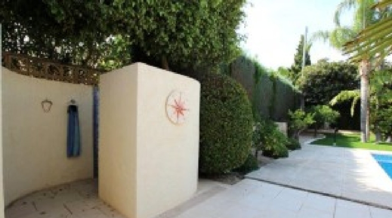 Alicante - Alfaz del Pi - 1370m2