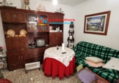 Загородный дом с участком на продажу в городе Oria. Фото