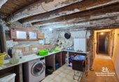 Загородный дом с участком на продажу в городе Oria. Фото