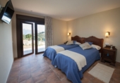 Chalet independiente con terreno en venta en Oviedo ref: TR17425 foto