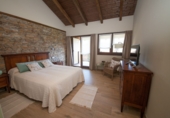Chalet independiente con terreno en venta en Oviedo ref: TR17425 foto