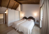 Chalet independiente con terreno en venta en Oviedo ref: TR17425 foto