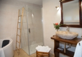 Chalet independiente con terreno en venta en Oviedo ref: TR17425 foto