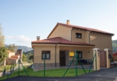 Chalet independiente con terreno en venta en Oviedo ref: TR17425 foto