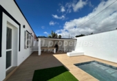 Chalet independiente con terreno en venta en San Miguel de Abona ref: TR254589 foto
