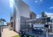 Villa con terreno en venta en Arona ref: TR332784 foto