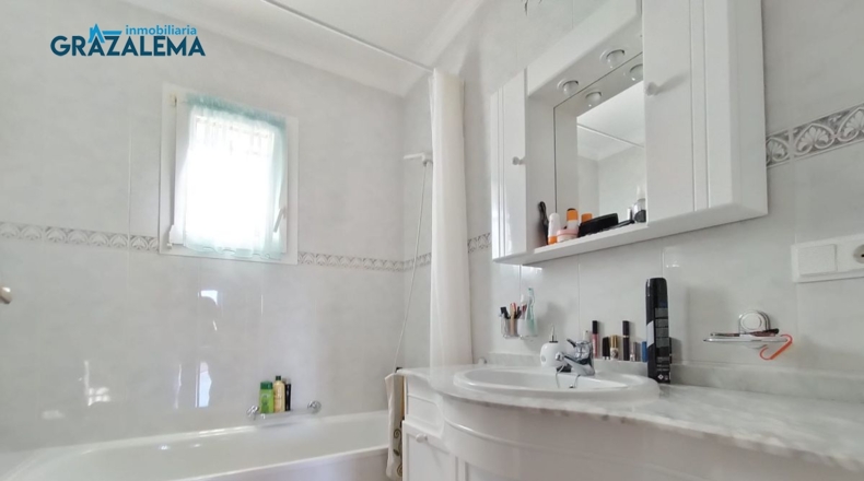Cádiz - Barrio Nazarí - 11960m2