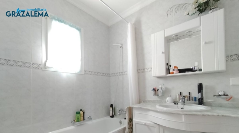 Cádiz - Barrio Nazarí - 11960m2