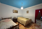 Дом с участком на продажу в городе Grazalema. Фото