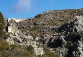 Дом с участком на продажу в городе Grazalema. Фото