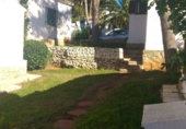 Отдельно стоящий дом с участком на продажу в городе Jávea. Фото