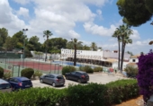 Отдельно стоящий дом с участком на продажу в городе Jávea. Фото