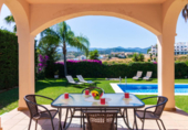 Vil·la amb terreny en venda a la España, Estepona, ref.: TR24747 foto