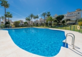 Xalet adossat amb terreny en venda a Estepona ref.: TR75899 foto