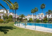 Xalet adossat amb terreny en venda a Estepona ref.: TR75899 foto