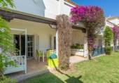 Xalet adossat amb terreny en venda a Estepona ref.: TR75899 foto
