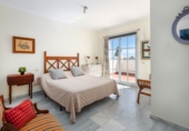 Xalet adossat amb terreny en venda a Estepona ref.: TR75899 foto