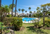Xalet adossat amb terreny en venda a Estepona ref.: TR75899 foto