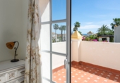 Xalet adossat amb terreny en venda a Estepona ref.: TR75899 foto