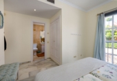 Xalet adossat amb terreny en venda a Estepona ref.: TR75899 foto