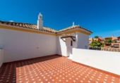 Xalet adossat amb terreny en venda a Estepona ref.: TR75899 foto