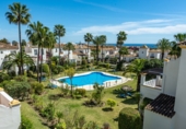 Xalet adossat amb terreny en venda a Estepona ref.: TR75899 foto
