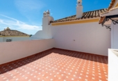 Xalet adossat amb terreny en venda a Estepona ref.: TR75899 foto