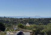 Villa con terreno en venta en Estepona ref: TR360886 foto