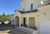 Villa con terreno en venta en Estepona ref: TR360886 foto