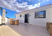 Chalet independiente con terreno en venta en Arona ref: TR253412 foto