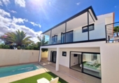 Chalet independiente con terreno en venta en Arona ref: TR253412 foto