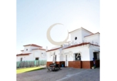Отдельно стоящий дом с участком на продажу в городе Ayamonte. Фото