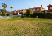 Chalet independiente con terreno en venta en Cambrils ref: TR190143 foto