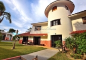Chalet independiente con terreno en venta en Salou ref: TR190140 foto