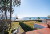 Таунхаус с участком на продажу в городе Cambrils. Фото