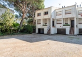 Таунхаус с участком на продажу в городе Cambrils. Фото