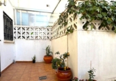 Таунхаус с участком на продажу в городе Sant Boi de Llobregat. Фото